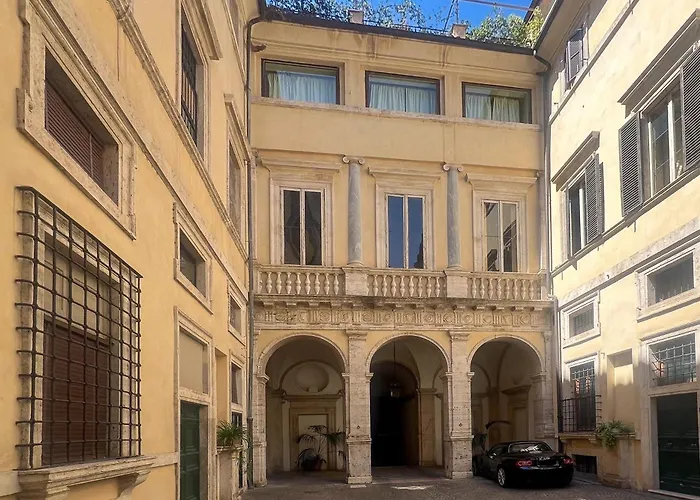 Iflat Elegant In A Historic Palace Roma